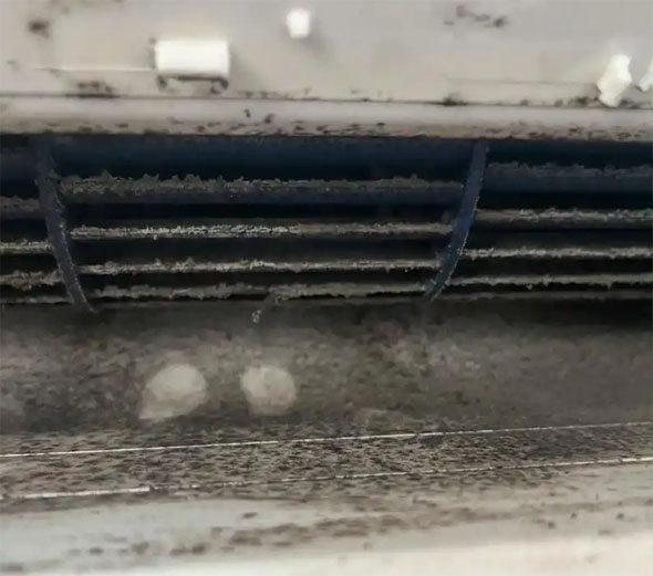 内黄空调吹的风有股烧焦味是怎么回事